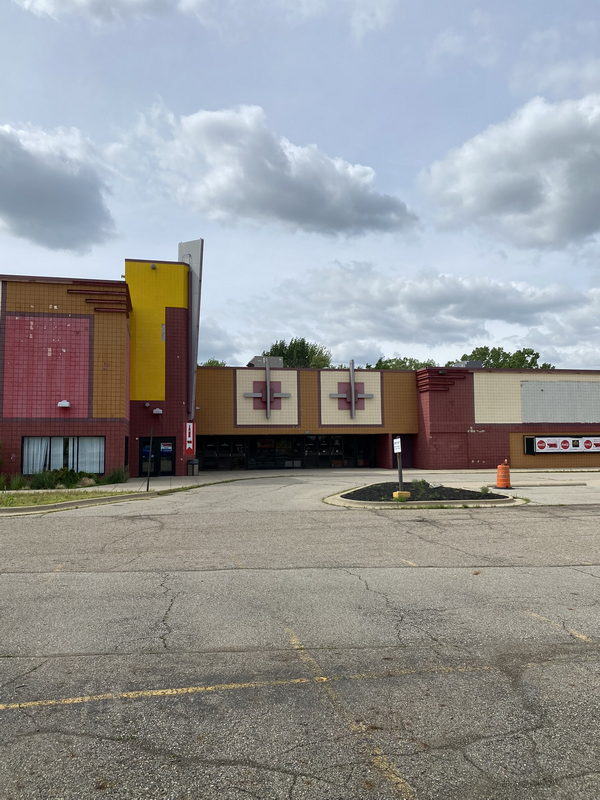 Lansing Mall Cinema - May 22 2022 (newer photo)